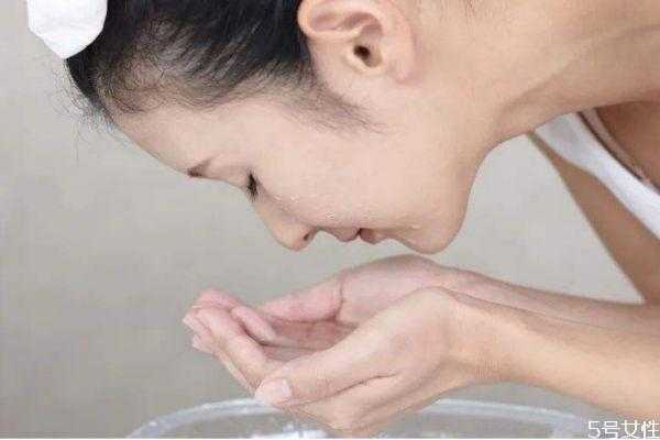 怎么用白糖洗脸（用白糖洗脸的正确方法）