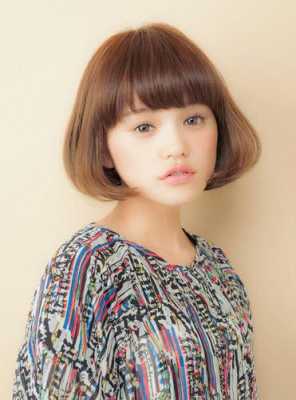 大胖脸适合什么发型,大脸人适合什么发型女