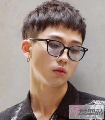 颧骨宽适合什么发型男（颧骨宽适合什么发型男生）