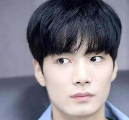 方脸男生适合什么发型,男人方脸适合什么发型图片