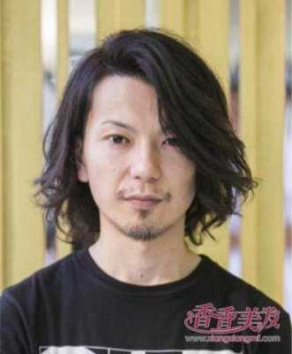 方脸颧骨高适合什么发型（方脸颧骨高适合什么发型男生）