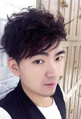 短头发怎么烫好看男生（男生头发短可以烫羊毛卷嘛）