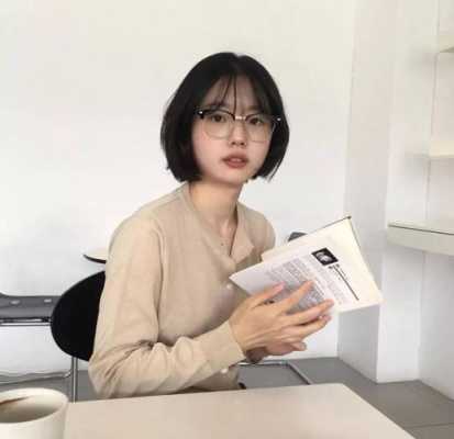 短头发女生如何戴眼镜好看,