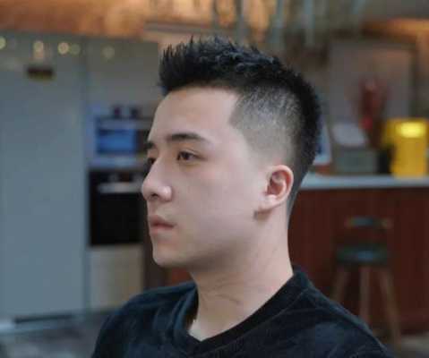 国字脸适合什么发型,国字脸适合什么发型图片男