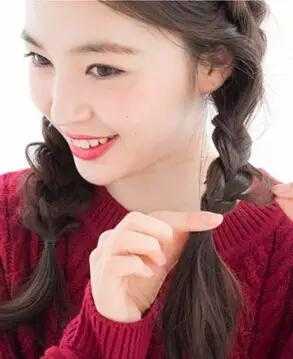怎么从头顶编麻花辫（从头顶往下编怎么编一个麻花辫）