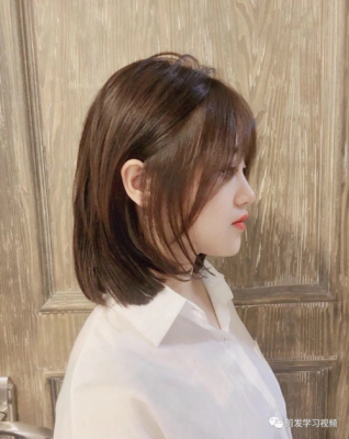 最近流行什么发型女（最近流行什么发型女 中发）
