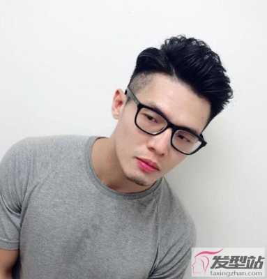 戴眼镜的男生适合什么样的职场发型,