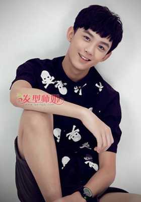 初中生剪什么头发好看,初中生剪什么头发好看男
