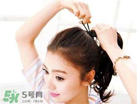 头发扎时间长了有印子怎么办,头发有扎痕怎么办小妙招
