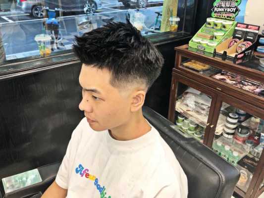 男生发质硬适合什么发型（硬直发质男生留什么发型）