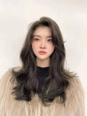 大学生烫什么发型好看（大学生可以染头发烫头发吗）
