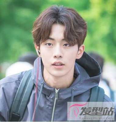 男生长发总是中分怎么解决,男生中分发型怎么弄?