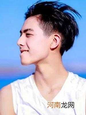 钻石脸型适合什么发型（男生钻石脸适合什么发型帅气短发一定不会拒绝吧）