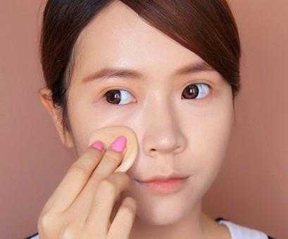 怎么用定妆粉（如何正确的使用定妆粉）