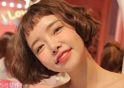 中分怎么剪刘海（中分怎么剪刘海女生）