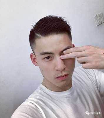 矮个子男生适合什么发型（个子小男生适合背头吗）