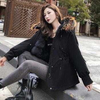 女人穿什么颜色显年轻（40岁穿黑色派克服好看吗）