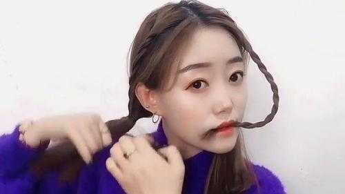 带帽子怎么扎头发（带帽子怎么扎头发好看又不容易散）