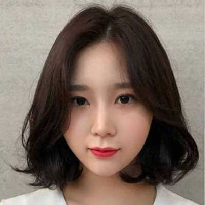 为什么有的人额头大宽,大宽脸适合什么发型女
