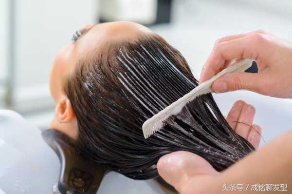 烫发怎么洗（烫的头发洗后怎么打理）