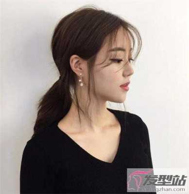 低马尾怎么扎好看图片（低马尾刘海怎么弄好看）