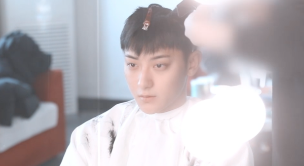 黄子韬的头发是怎么掉光的,黄子韬发型怎么剪视频