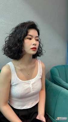 卷发短发发型盘点，烫卷后的短发更时髦,2023流行什么卷发