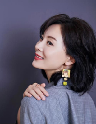 五十岁女人什么发型好看（五十岁女人什么发型好看 不老）