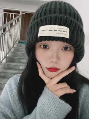 额头窄适合戴什么帽子（额头窄适合戴什么帽子好看）