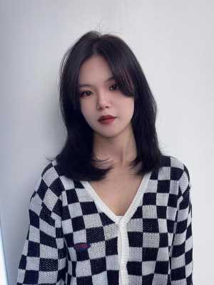 皮肤黑适合什么颜色的头发（皮肤黑适合什么颜色的头发好看图片）
