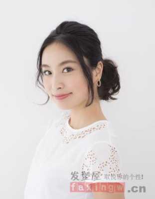 中长款发型怎么扎好看（中长款发型怎么扎好看图片）