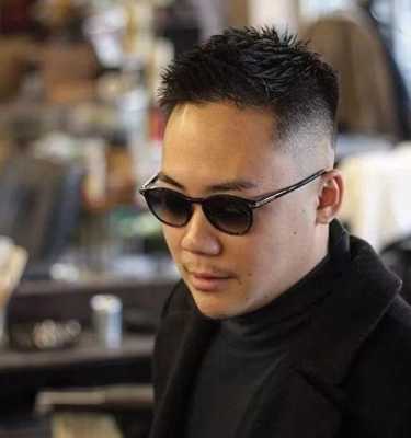 中年男人什么发型好看（中年男士什么发型会显得更年轻）