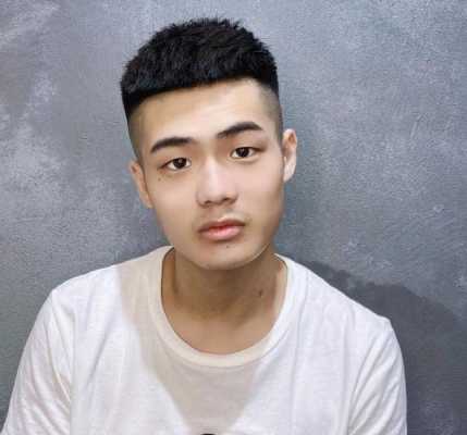 脸尖的男生适合什么发型（脸尖的男生适合什么发型好看）