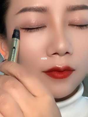 怎么画彩妆（怎么画彩妆视频）