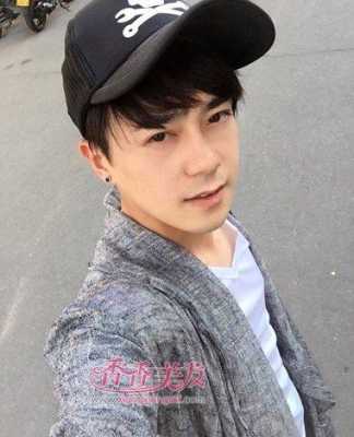 短头发脸大适合戴什么帽子,脸庞大适合什么发型男