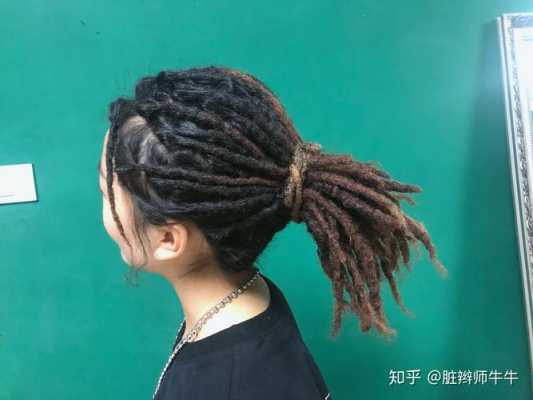 脏辫怎么洗头发（脏辫怎么洗头发好看）