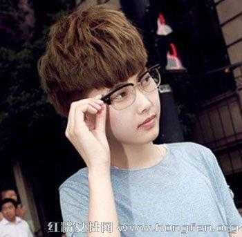 娃娃脸适合什么发型,男生娃娃脸适合什么发型好看