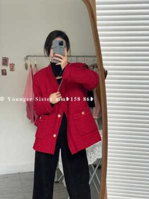 红色衣服配什么包（红色外套要配什么颜色的包包才好看）