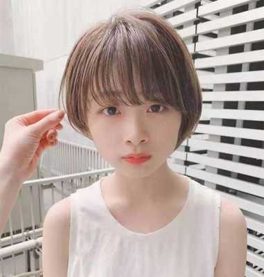圆脸头发厚适合什么发型（圆脸适合厚刘海吗）