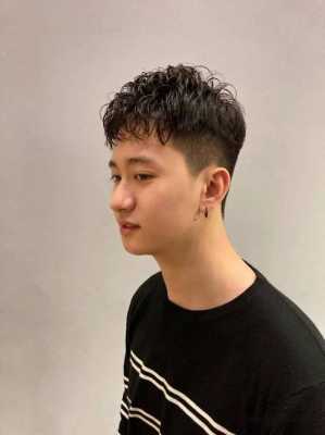 发量多适合烫什么发型,发量很多适合什么发型男