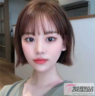 短发为什么会翘起来（为什么短发两边长长会往外翘）