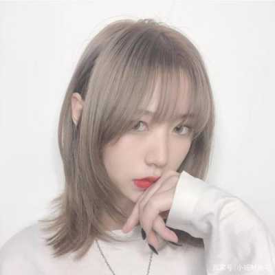 30岁女人什么发型好看（30岁女人减龄发型染什么色好）