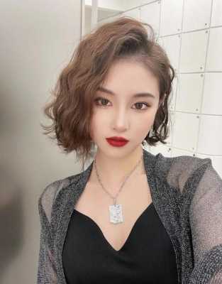 30岁女人什么发型好看（30岁女人减龄发型染什么色好）