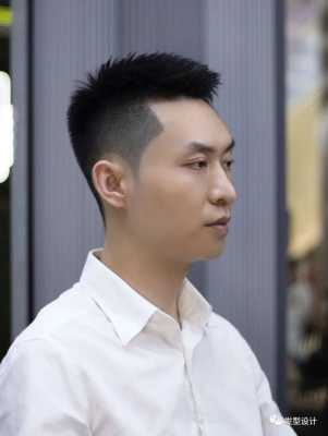 发际线高两边秃适合什么发型,两边发际线高适合什么发型男生
