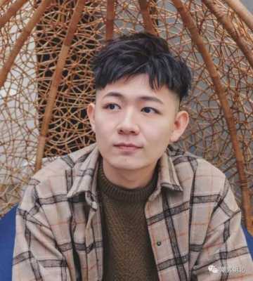 发际线高两边秃适合什么发型,两边发际线高适合什么发型男生