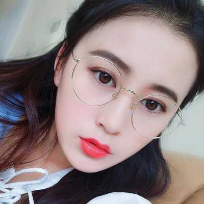 鸭蛋脸的人戴什么样的眼镜镜框好看,