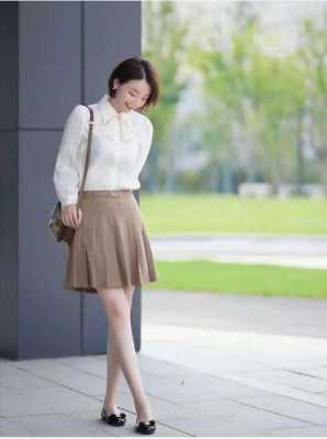 短发穿什么衣服有气质（短发女人怎么穿衣打扮）