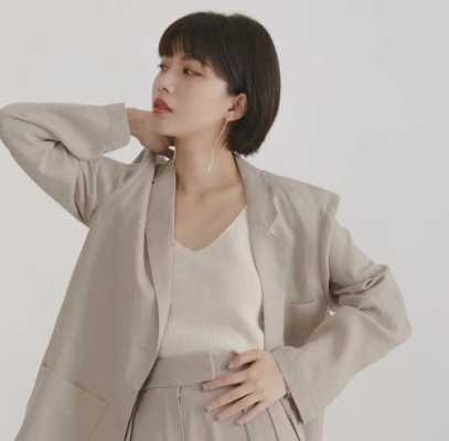 短发穿什么衣服有气质（短发女人怎么穿衣打扮）
