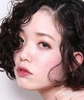 烫发怎么弄（烫发怎么弄好看简单的）