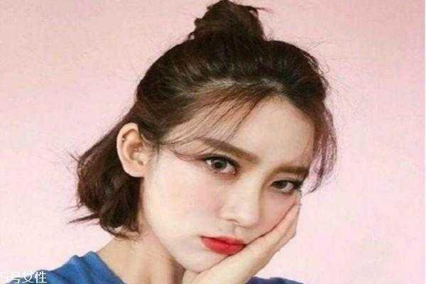 额头窄脸宽是什么脸型（额头窄脸宽是什么脸型适合什么发型）